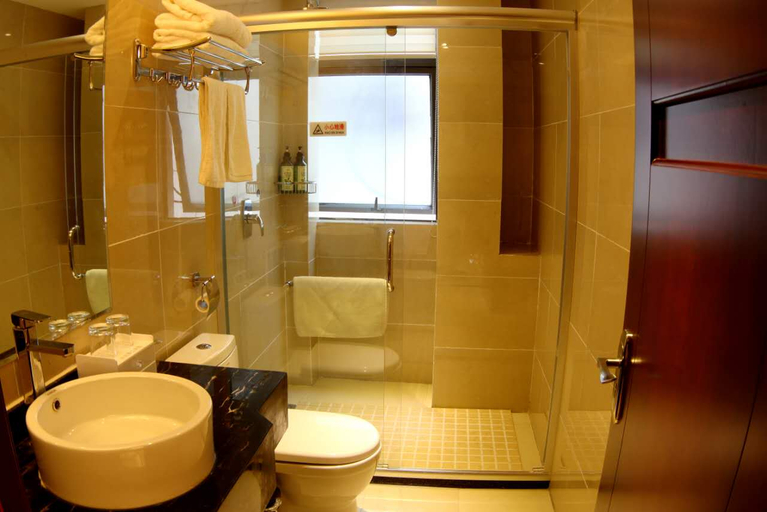 Bathroom, Yunxi Changhong Hotel (Qixi Square, Yunxi Bus Station), Shiyan