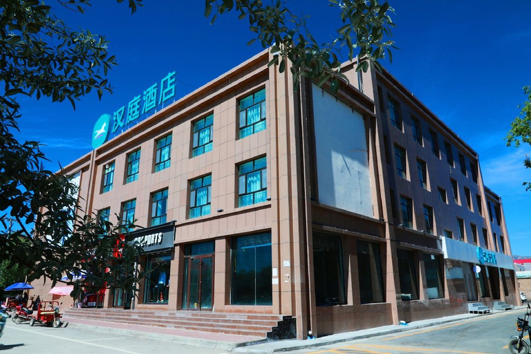 Exterior & Views