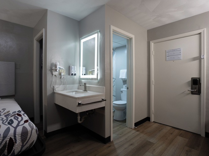 Bathroom 3, Colonial Brick Inn & Suites, Susquehanna