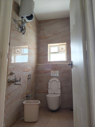 Bathroom, CHOZHA PALACE PREMIUM ROOMS AC, Perambalur
