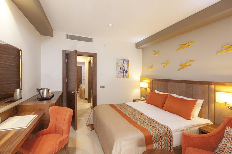 Bedroom 2, Side Royal Palace Hotel & Spa - All Inclusive, Manavgat