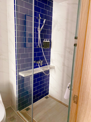 Bathroom 3, Kyriad Marvelous Hotel Pingxiang Wanlong Bay, Pingxiang