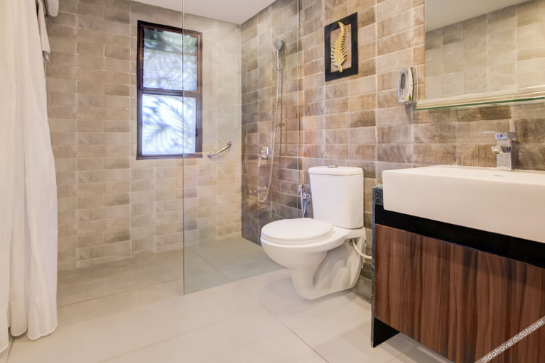 Bathroom 4, Club Mahindra Netrang, Bharuch