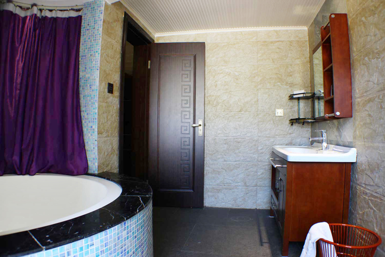 Bathroom 2, Shaoyang Holiday Hotel, Shaoguan