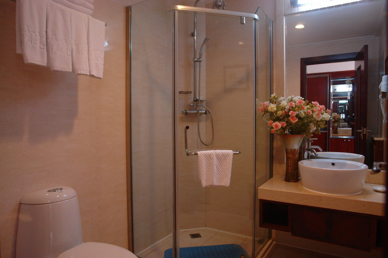 Bathroom 2, ホテル, Dalian