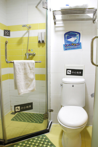 Bathroom 2, 7 Days Premium Hotel (Beijing Tiananmen Square Xidan Subway Station), Beijing