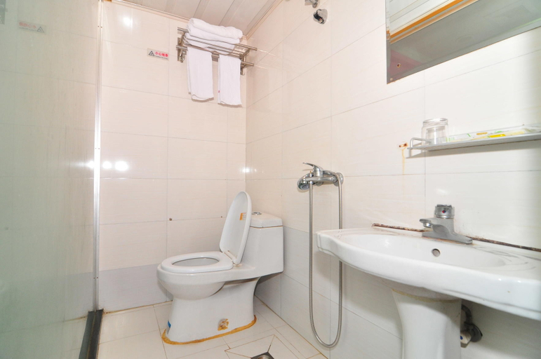 Bathroom 2, Zhongshan Hotel, Ningbo