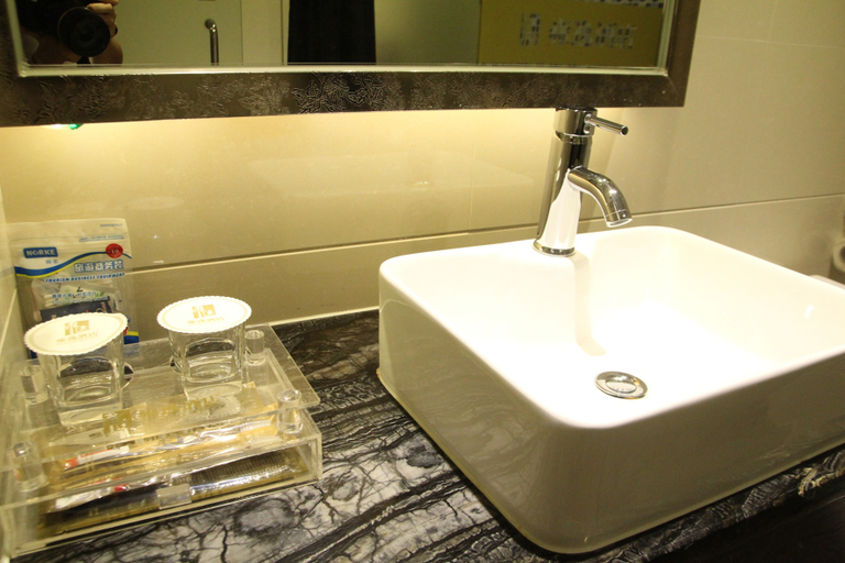 Bathroom 2, Yong Yi Hotel, Jiangmen