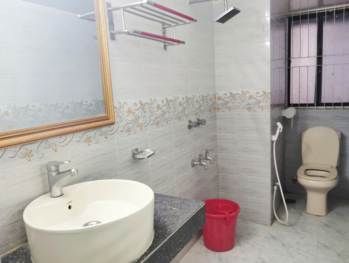 Bathroom 4, Hotel Luxury Inn, Dhaka