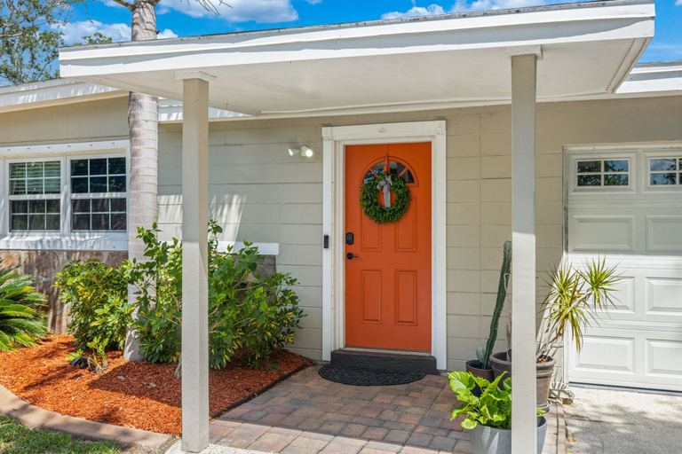 Room 5, 7 Min to Beach Pool BBQ Games Getaway, Pinellas