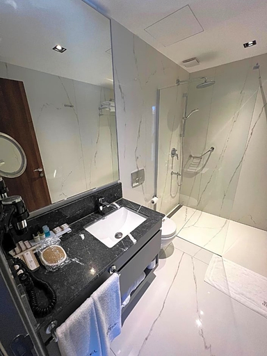 Bathroom 5, B&C Hotel, Merkez