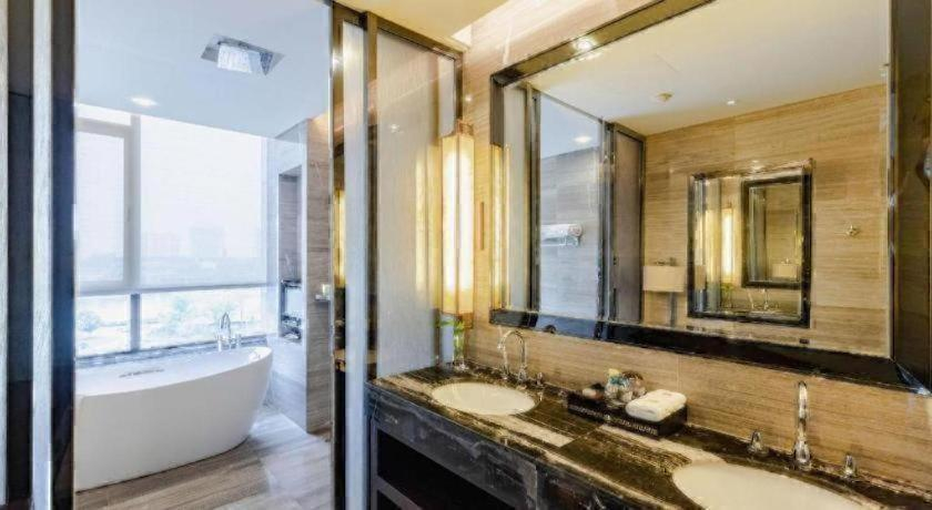 Bathroom 5, Lanxi Xingmao Resort Hotel, Lu'an
