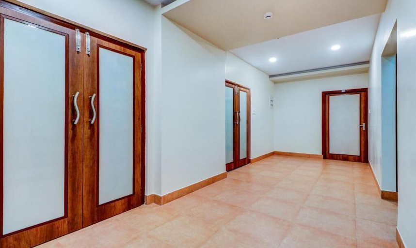 Public Area 3, Treebo Sreema - 2.5 km From Salt Lake Sector V, North 24 Parganas