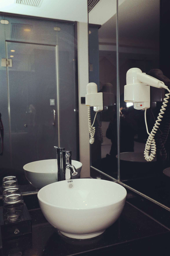 Bathroom 3, Elegance Life Hotel (Shanghai Jiangsu Road Metro Station), Shanghai