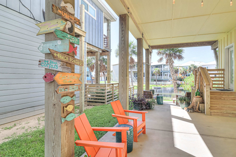 Room 4, Brito Beach- View of Pond Propane Grill, Nueces
