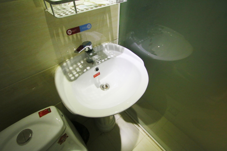 Bathroom 2, Changee Hotel MINI (Shanghai Jiaotong University Jiangchuan Road Subway Station), Shanghai