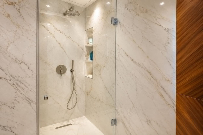 Room 2, Monaco Prestige Vue Mer 180 4 Chambres, Alpes-Maritimes