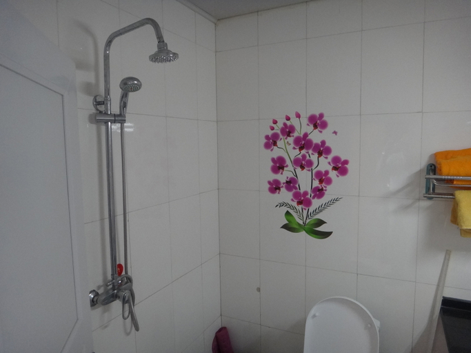 Bathroom, Xinyuan Jingyi Hotel, Ili Kazakh