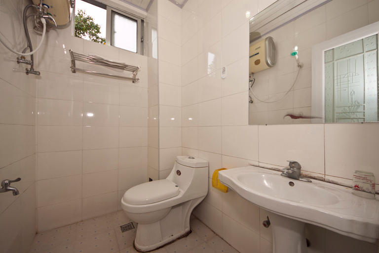 Bathroom 2, Jiuqu Wenxin Inn, Nanping