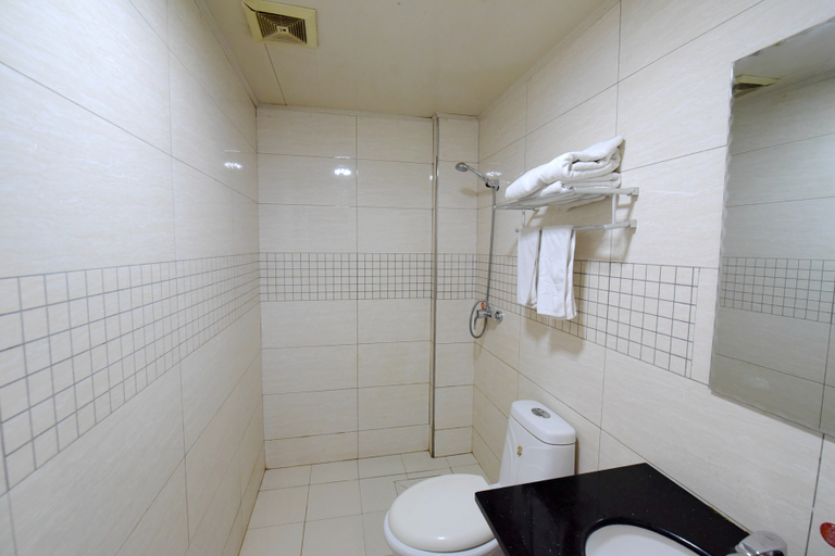 Bathroom 2, Jinqiu Hostel, Taizhou