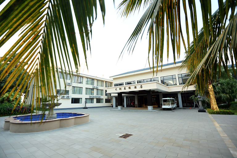 Exterior & Views