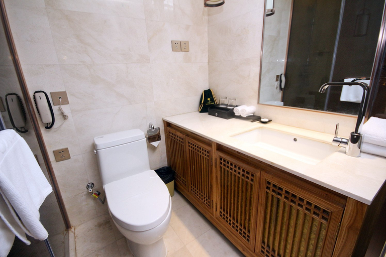 Bathroom 2, Hongrunyuan Business Hotel, Xi'an