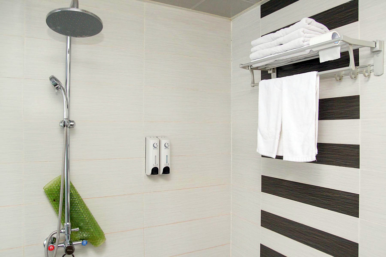 Bathroom, Xingang Express Hotel, Yichang