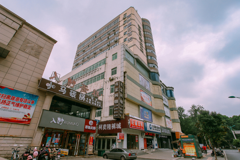 Exterior & Views