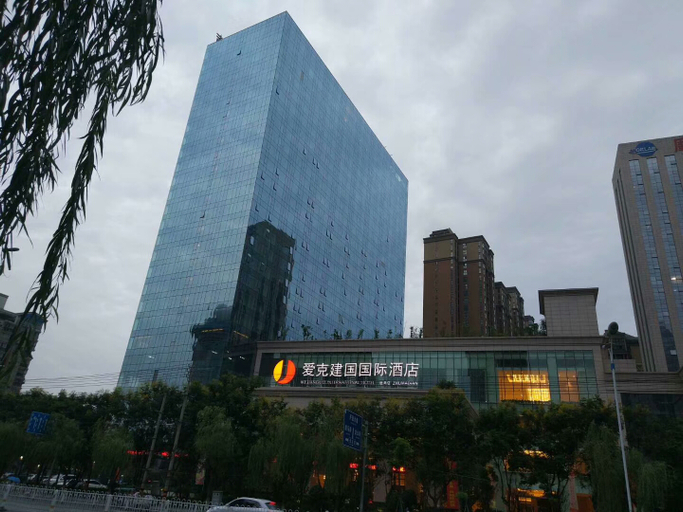 Exterior & Views