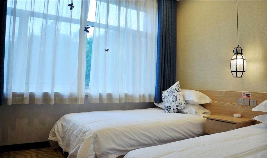Bedroom, Hamilton Hotel, Hami
