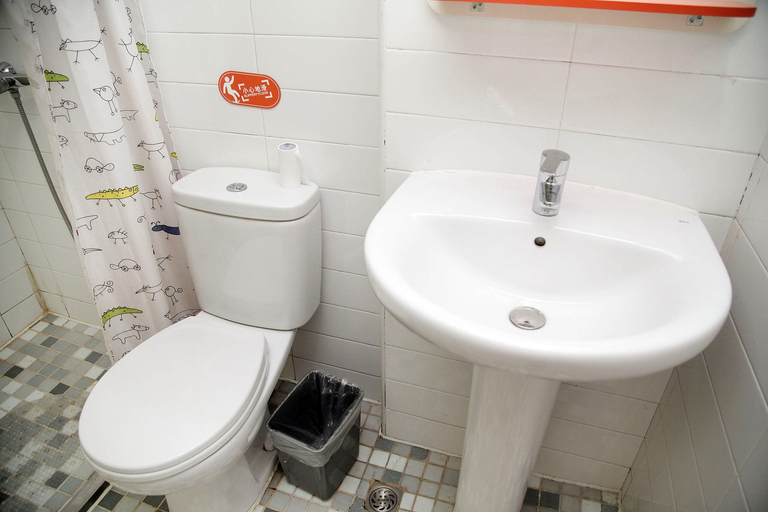 Bathroom 2, Pod Inn (Wuxi Wuai Plaza Metro Station), Wuxi