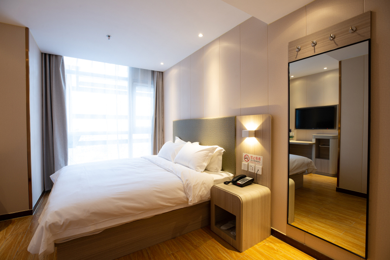 Bedroom, JinTao Hotel, Beijing