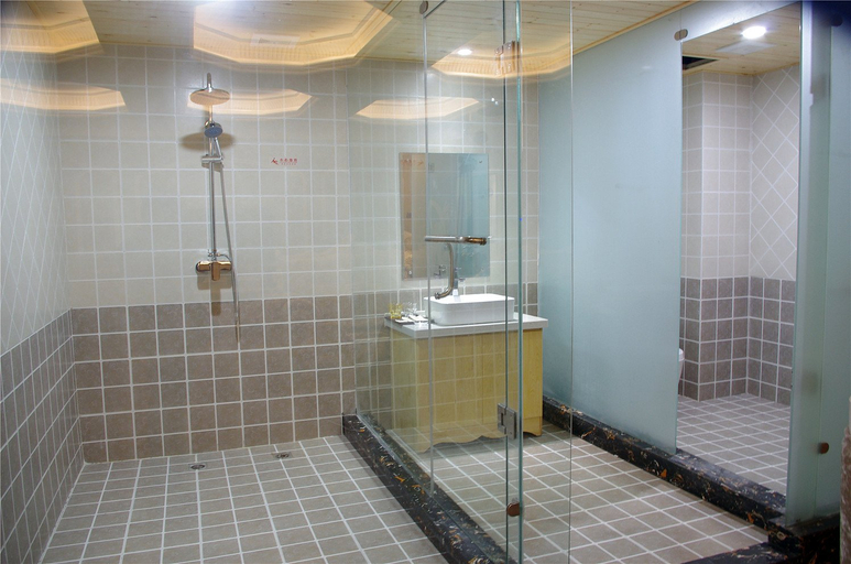Bathroom 2, Longhu Tiantian Holiday Hotel, Zhengzhou