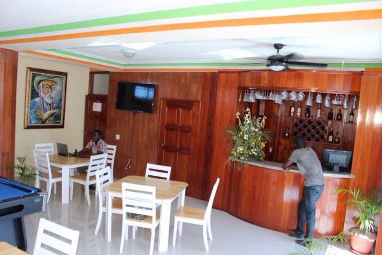 Food & Drinks, Sunshine Hotel Tabarre, Port-au-Prince