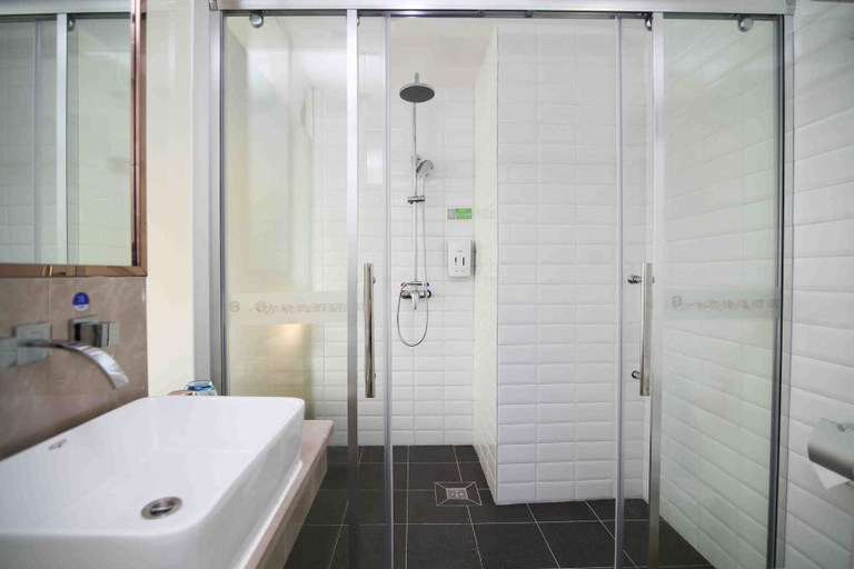 Bathroom, Bafang Select Hotel (Dongguan Dalang RT-Mart Store), Dongguan