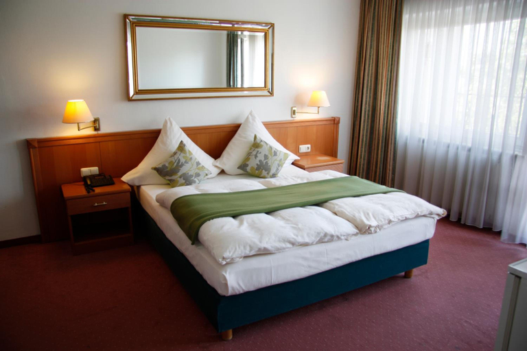 Bedroom 3, HansaDom Hotel Köln Central by Mayburgh, Köln