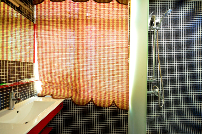 Bathroom 2, T8 Holiday Hotel (Wuhan Lumo Road), Wuhan