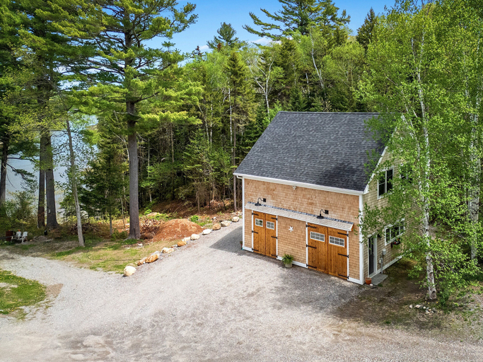 Exterior 5, Riverbend Perch - River-view Retreat for 2 With Kitchen, Patio, AC, Wi-fi, Knox