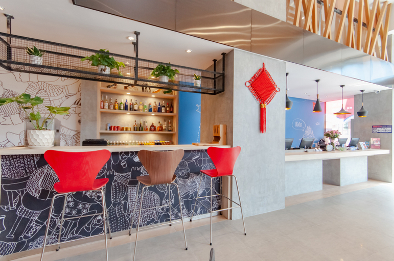 Food & Drinks, Hotel ibis (Estação Norte de Alta Velocidade de Neijiang), Neijiang