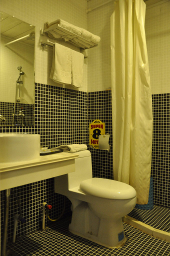 Bathroom 2, スーパー 8ホテル（菏沢車西駅）(Super 8 (Heze West Bus Station)), Heze