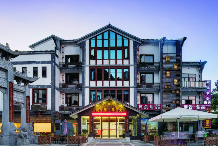 Exterior & Views