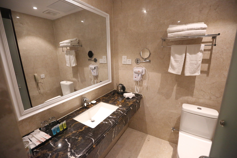 Bathroom 4, Hua Zhe Hotel, Nanchang