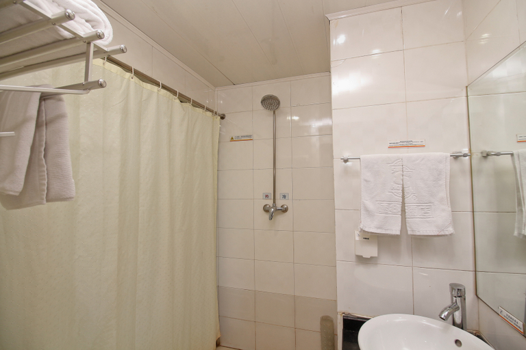 Bathroom 3, Ji Hotel(Xi'an Nanshaomen Sheng Tiyuchang), Xi'an