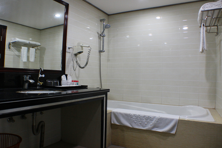 Bathroom 3, Vienna Hotel Guangdong Qingyuan Yangshan, Qingyuan