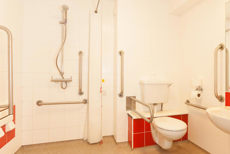 Bathroom 4, Travelodge Dundee Strathmore Avenue, Dundee