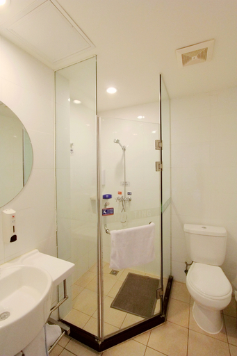 Bathroom 2, HanTing Hotel (Qingdao Badaguan Third Bathing Beach Branch), Qingdao