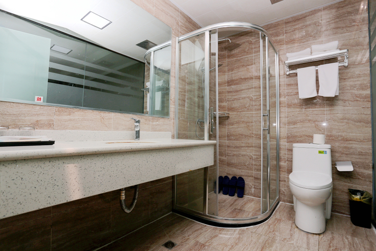 Bathroom 4, Home UP Huayi Selected Hotel (Nanjing Youth Olympic Sports Park University Subway Station ), Nanjing