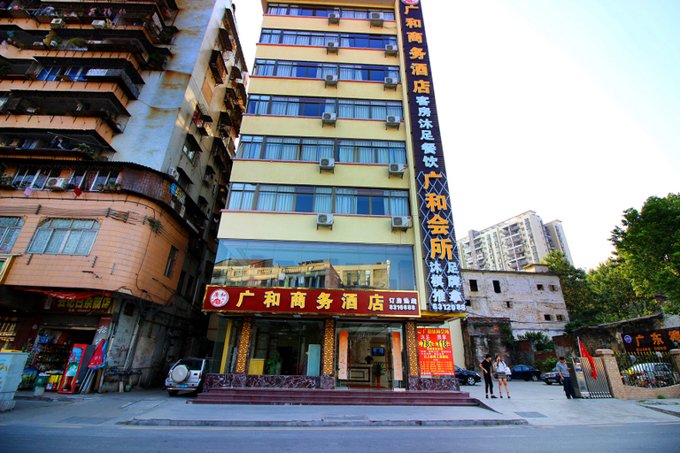 Exterior & Views
