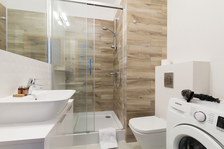 Bathroom, ShortStayPoland Zdziechowskiego B72, Warsaw