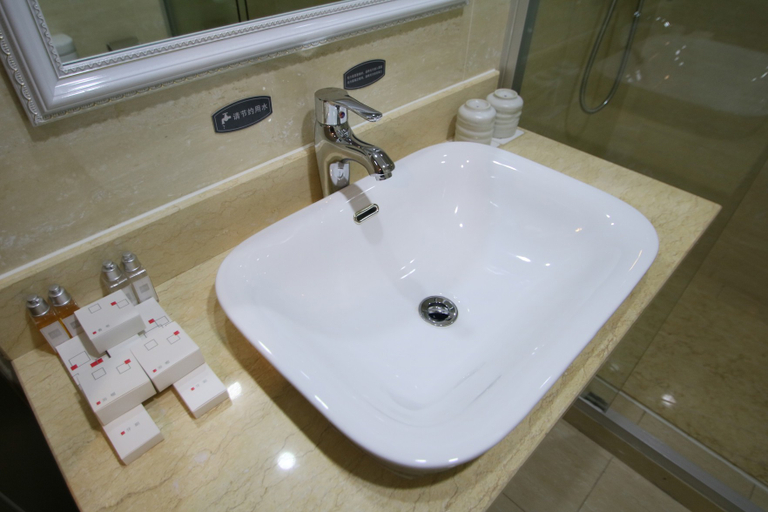 Bathroom 5, Huayi Hotel, Shanghai